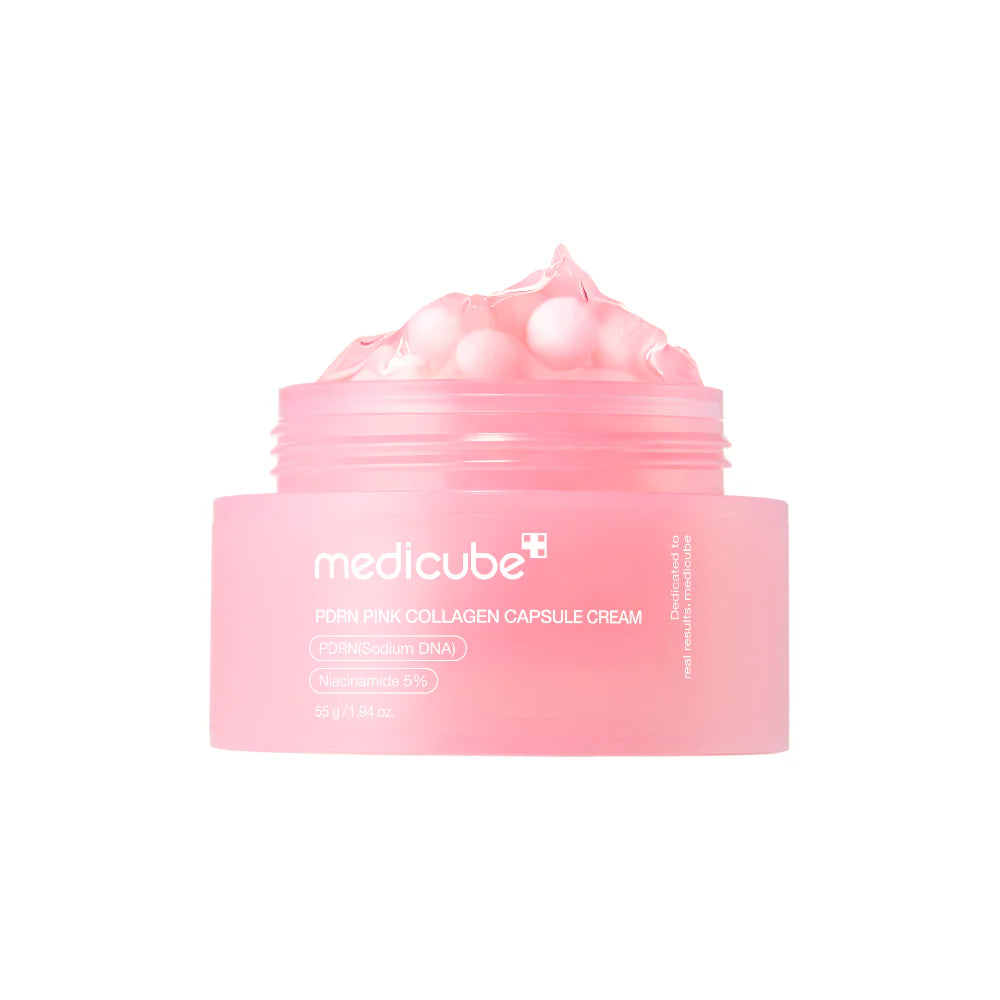 Geöffneter rosa Tiegel der Medicube PDRN Pink Collagen Capsule Cream mit Geltextur und rosa Kapseln auf weißem Hintergrund